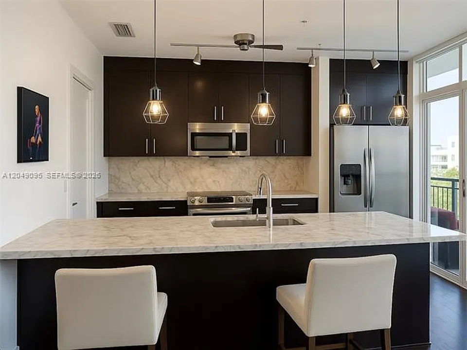 6701 Biscayne Boulevard Mall #204