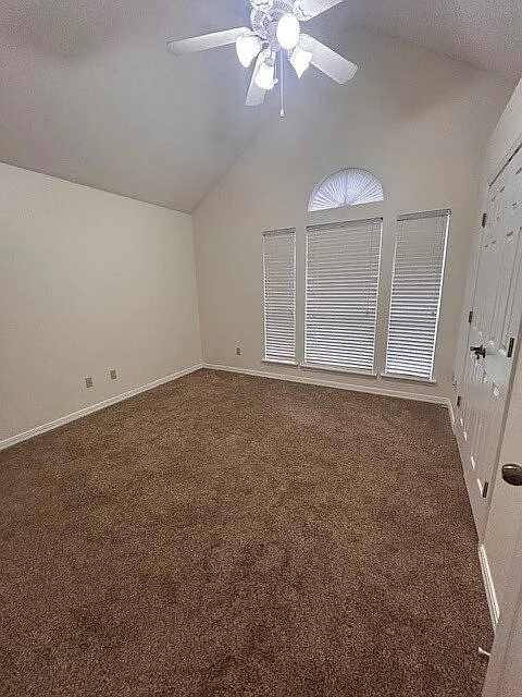 3 bed, 2.0 bath, 1719 sqft, $2,100 — Photo 3