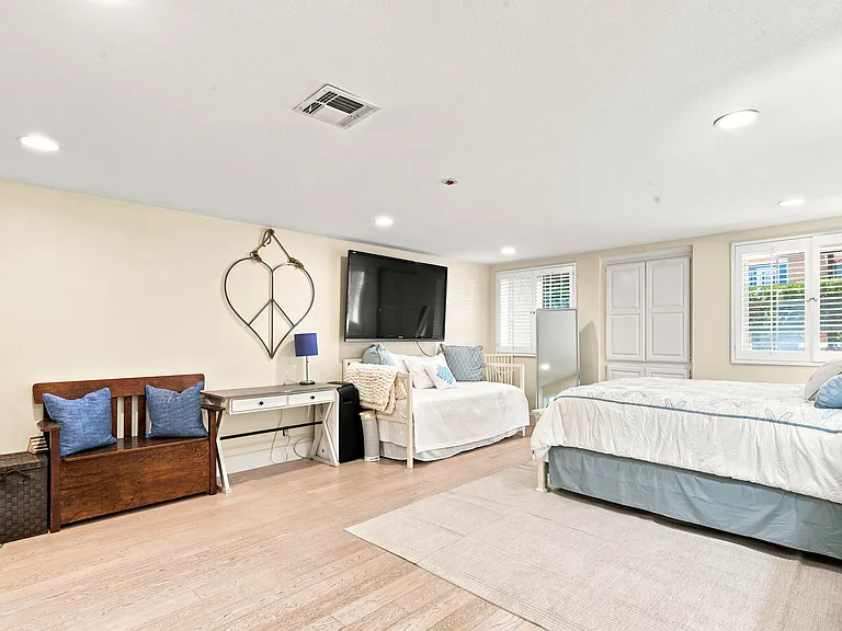 18721 Hatteras St #5 — Photo 26