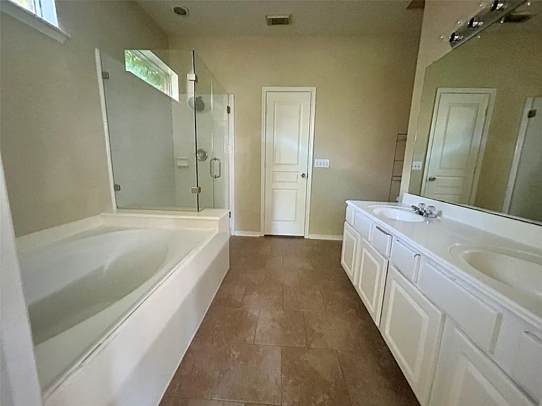 23 Tivoli Garden Ct — Photo 16