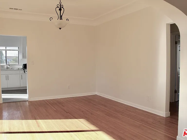 1239 S Hudson Ave — Photo 5