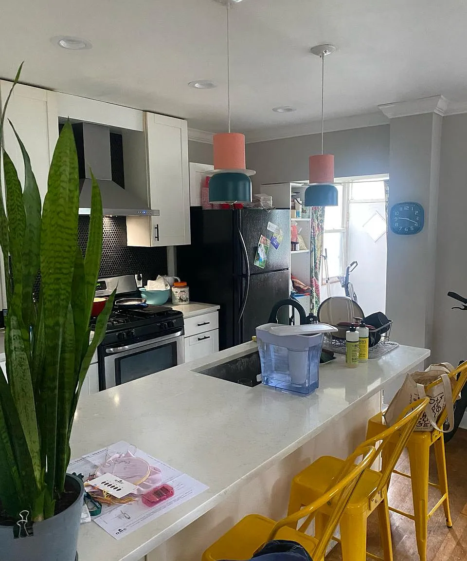 4 bed, 2.5 bath, 1800 sqft, $3,200 — Photo 2