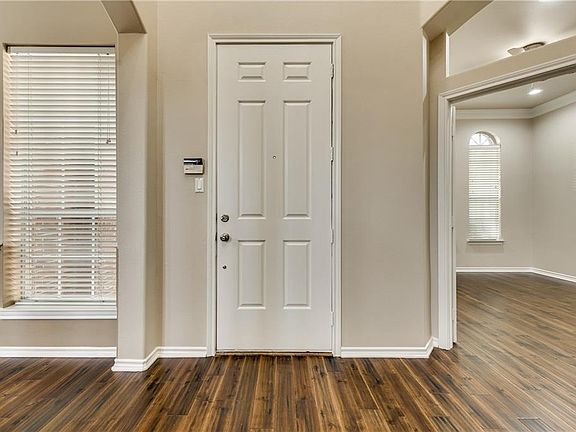 3rd image of 1734 Briaroaks Dr