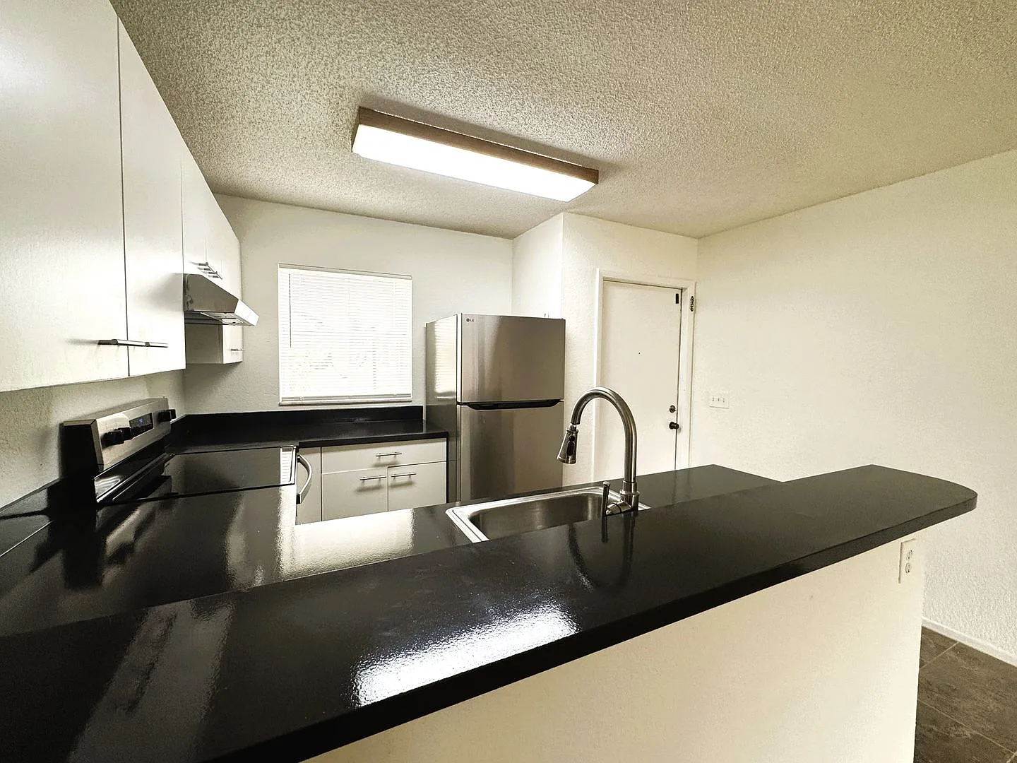 25100 Sandhill Blvd Bldg M Unit 104 — Photo 4