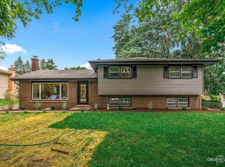 4N045 Wiant Rd, West Chicago, IL 60185