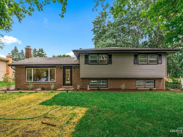 4N045 Wiant Rd, West Chicago, IL 60185