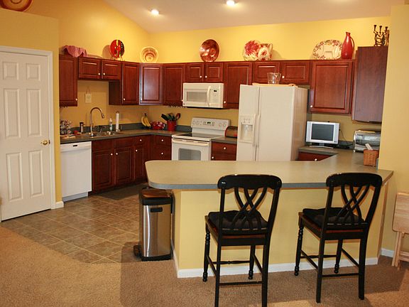          OPEN KITCHEN