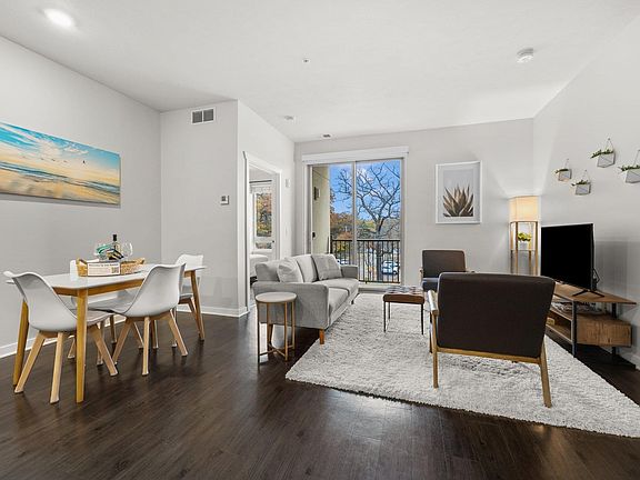 4th image of 630 S Garfield Ave #316