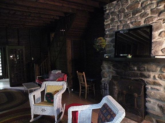 2nd image of 104 Roosevelt Ter