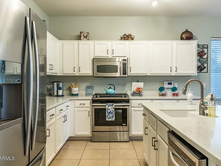 1546 E Azalea Dr — Photo 2