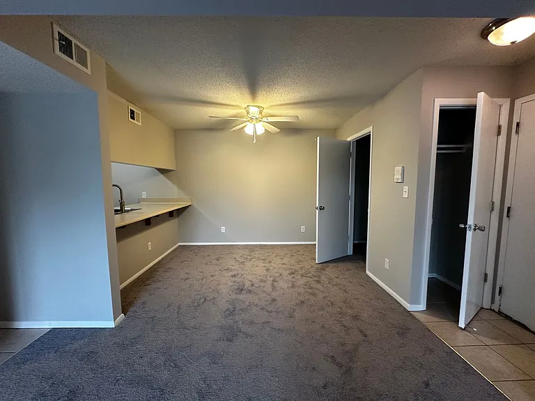 Coventry Court West Apartments — Photo 44