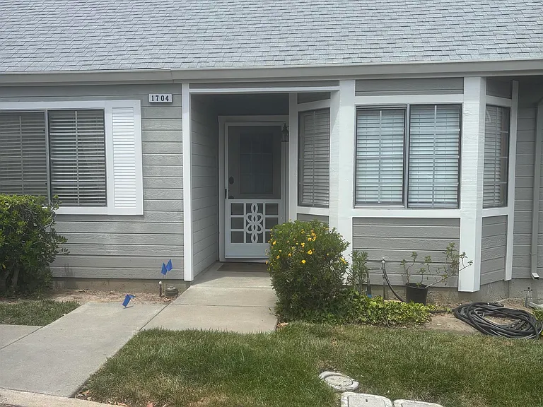 1704 Somerset Pl — Photo 1