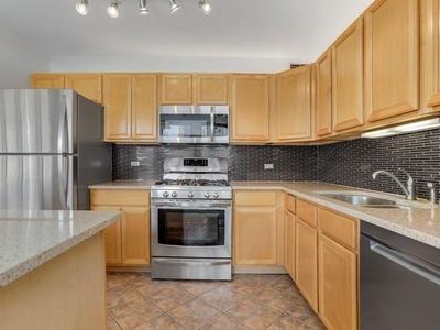 444 W Fullerton Pkwy APT 404, Chicago, IL, 60614