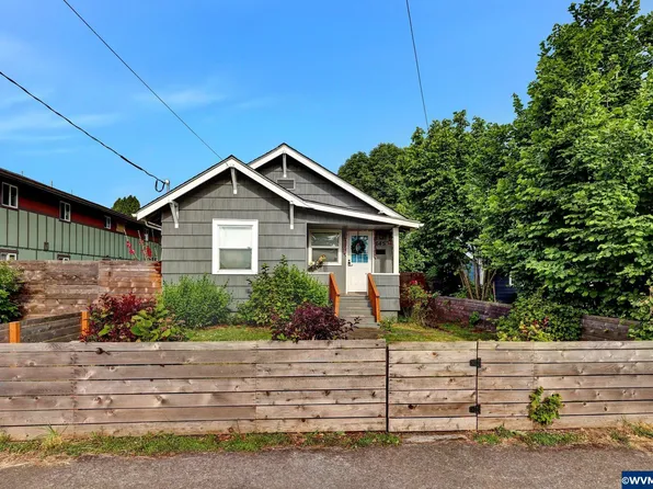645 25th St SE, Salem, OR 97301