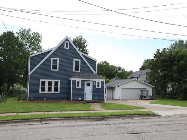 121 N Clinton Ave, Clintonville, WI 54929