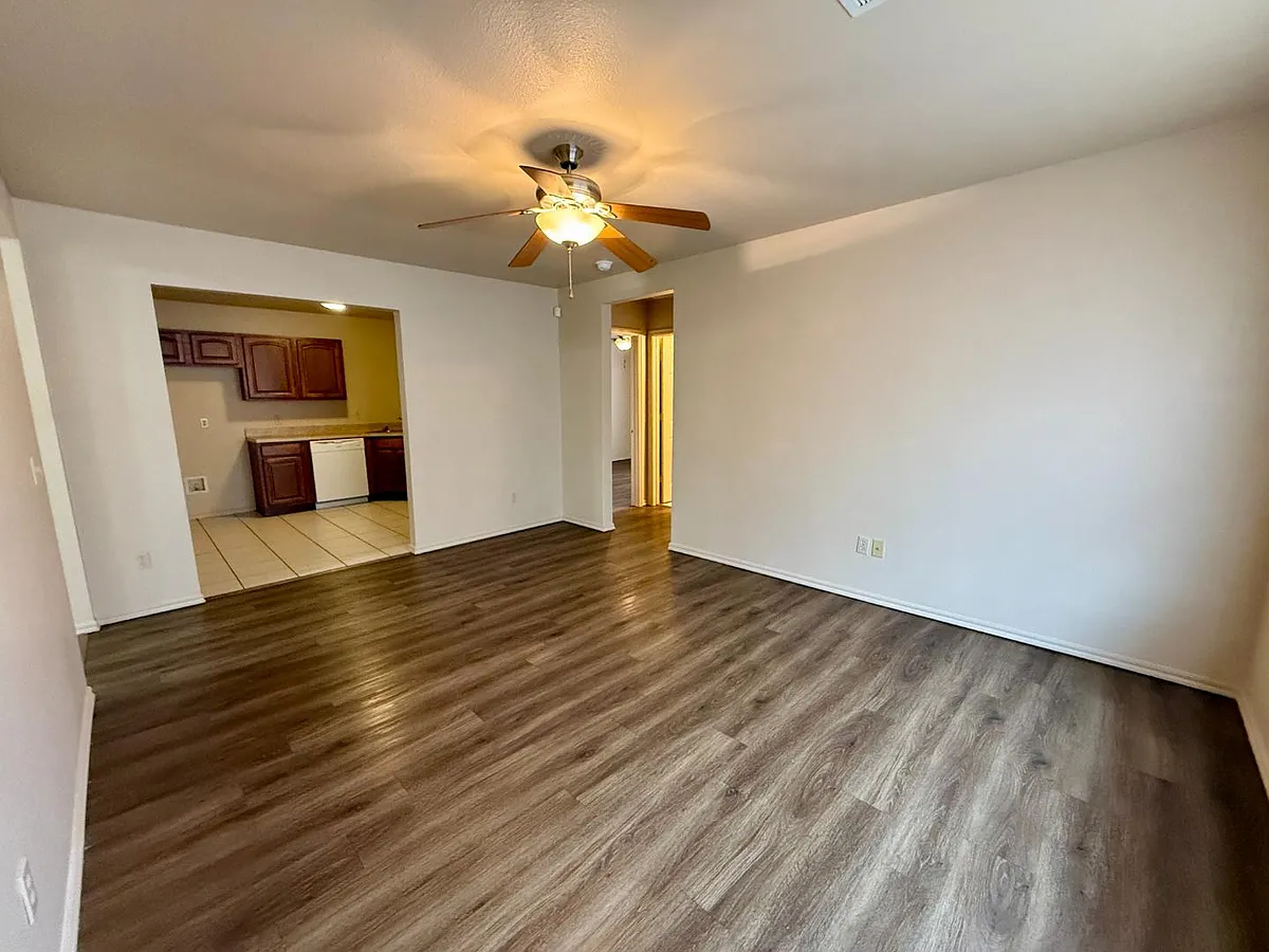 Unit Photo - 5 Lombardy Pl