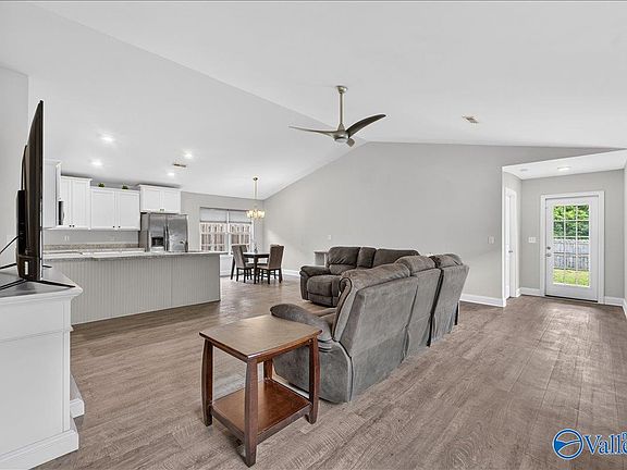 3rd image of 135 Brooklawn Dr