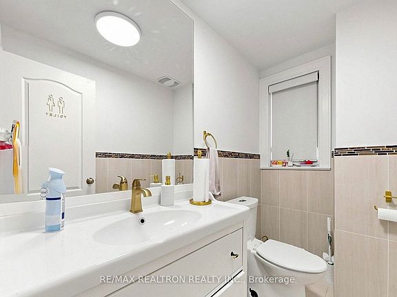 4th image of 99 Sheppard Ave E