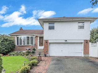 116 Orchard St, Plainview, NY 11803