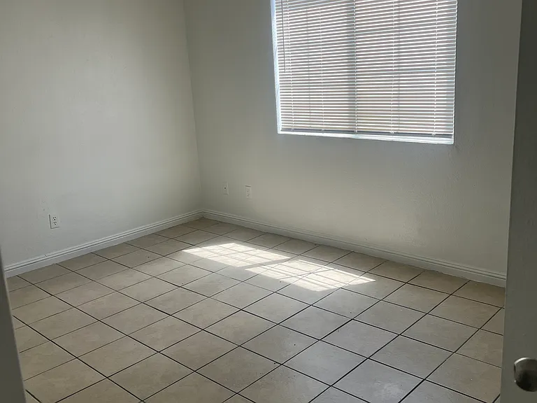 1405 Vegas Valley Dr #283 — Photo 4