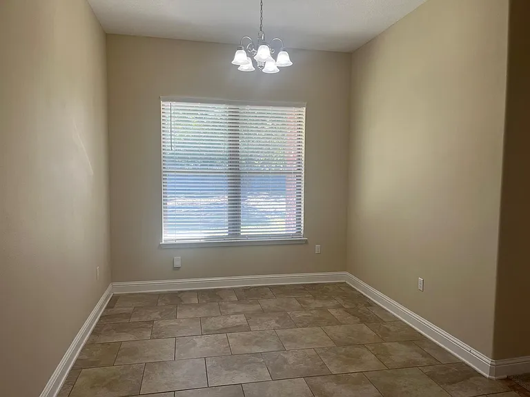 1950 Alamanda Ct — Photo 7