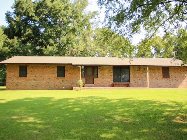 1608 S Adams St, Fulton, MS 38843