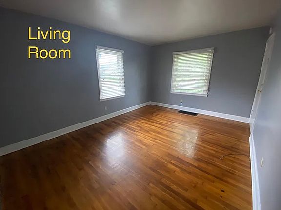 4th image of 1300 Highland Park Dr #2