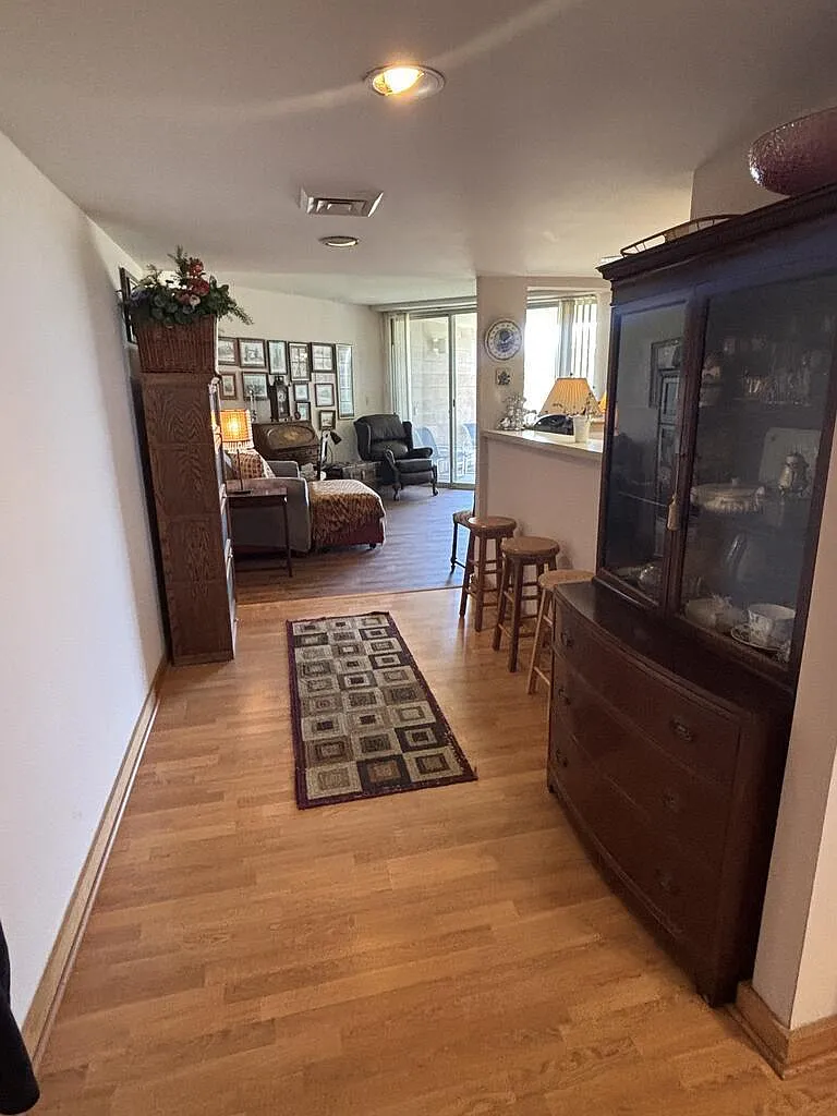2 bed, 2.0 bath, 1231 sqft, $1,800 — Photo 2