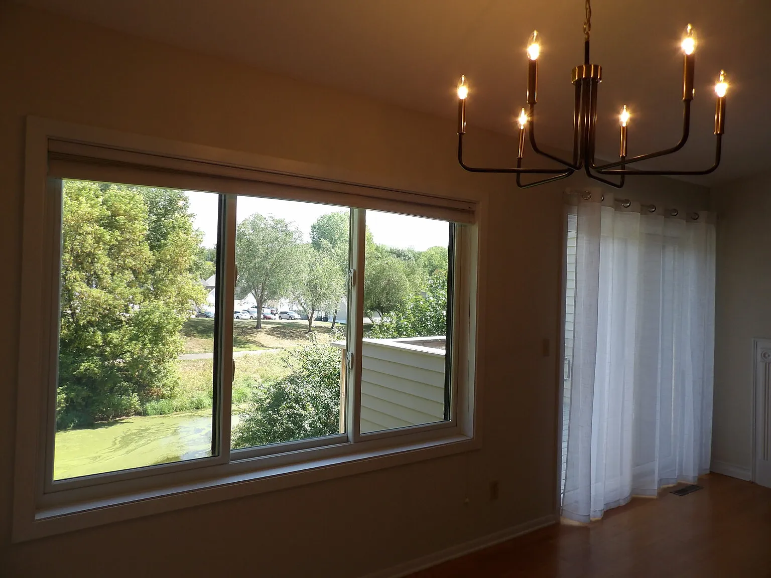 2 bed, 2.0 bath, 1060 sqft, $1,900 — Photo 2
