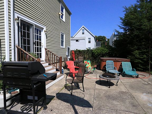 2nd image of 6 Winchester Ct #2