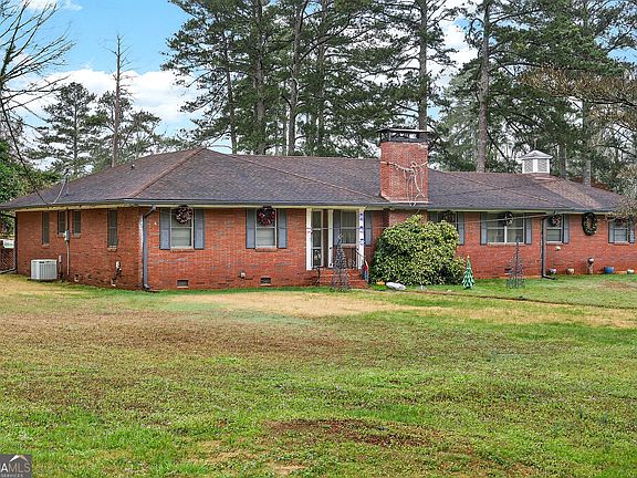 4th image of 2362 Rugby Ln