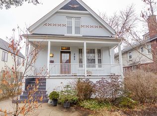 919 Ridge Ct, Evanston, IL 60202