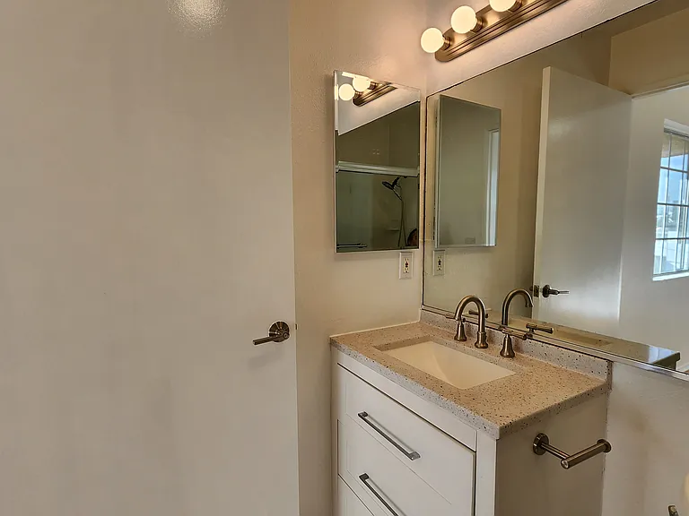 1118 N Kenmore Ave #4 — Photo 18