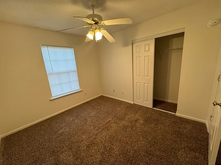 527 Third Loop Rd #D — Photo 8