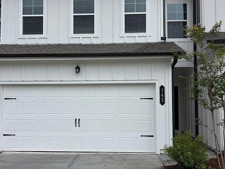 145 Milledge Commons Dr — Photo 1