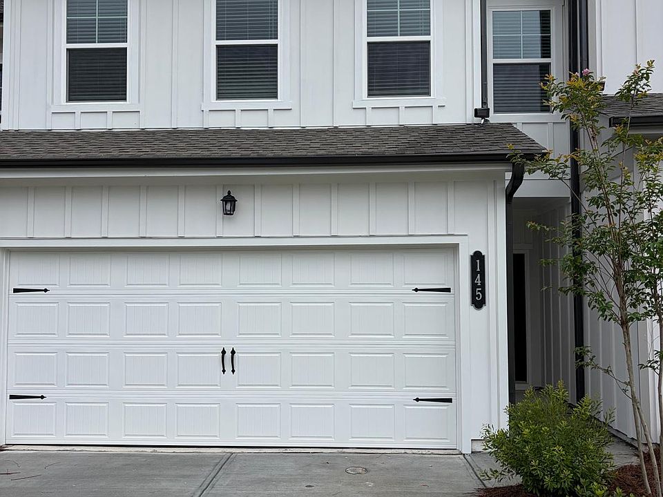 1st image of 145 Milledge Commons Dr