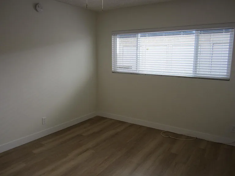 11816 Goshen Ave #2 — Photo 14