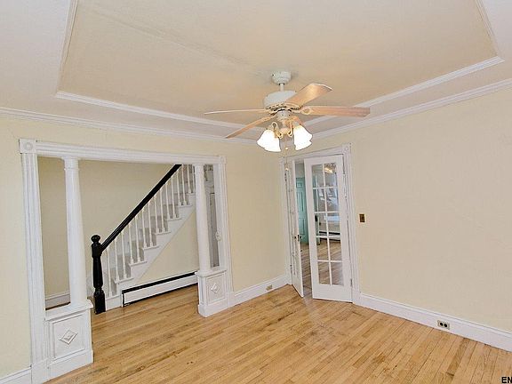 5th image of 22 E North St