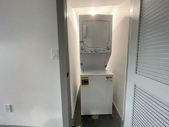 5th image of 181 Baldwin Ave #29E