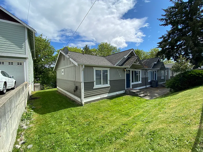 1708 Houston Ave — Photo 12