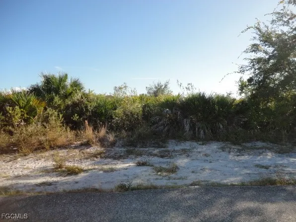 2815 73rd St W, Lehigh Acres, FL 33971