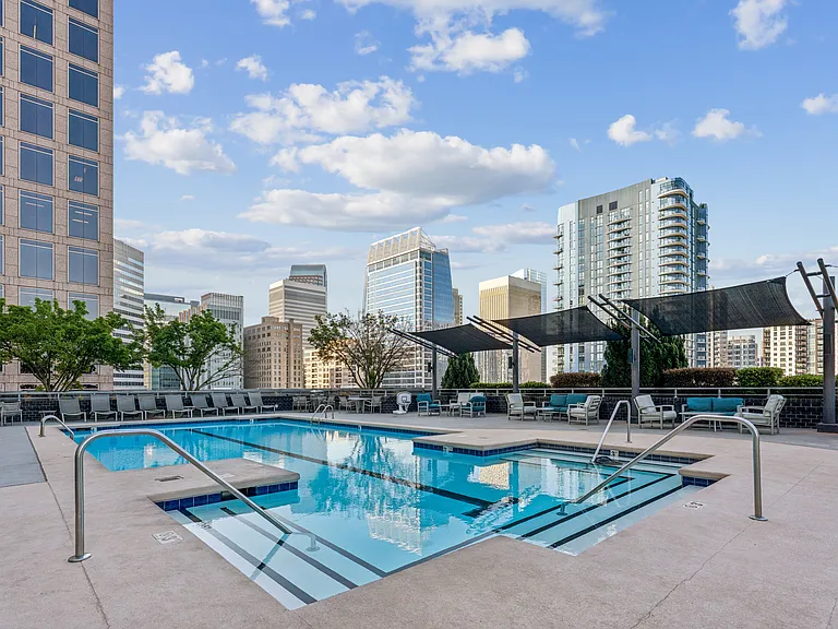333 W Trade St #22 — Photo 25