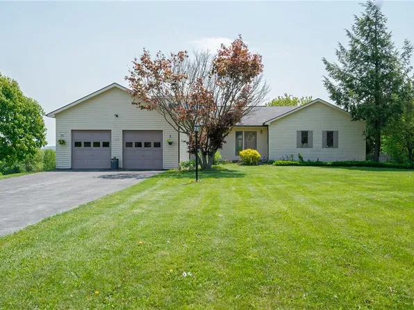 4266 Makyes Rd, Syracuse, NY 13215