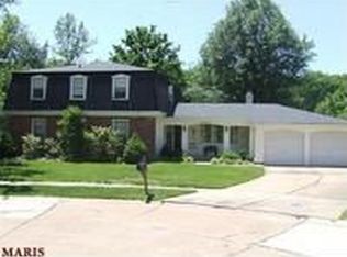 801 Phaeton Dr, Ballwin, MO 63021
