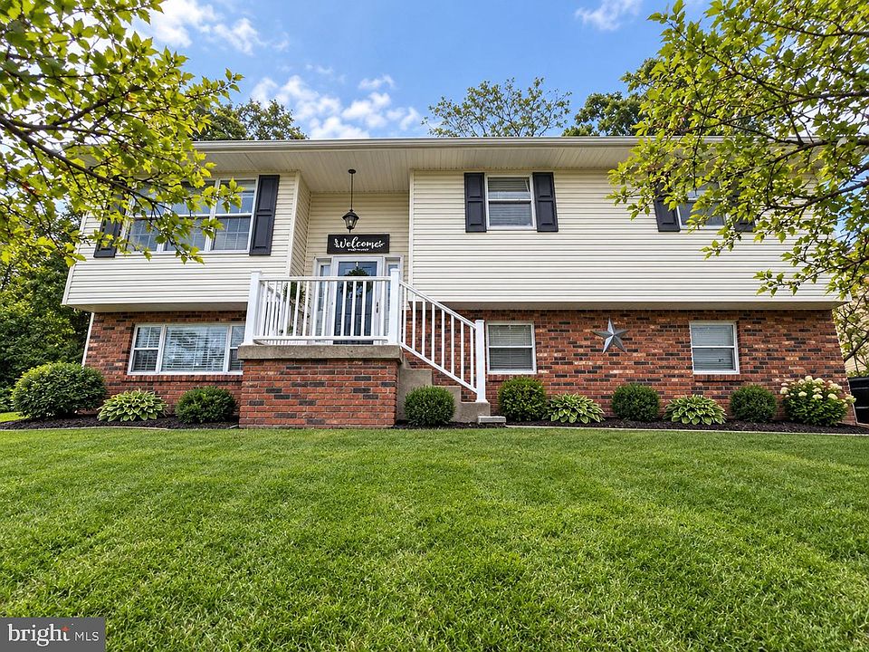 1st image of 2312 S Walnut Dr