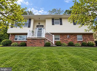 2312 S Walnut Dr, Saint Albans, WV 25177