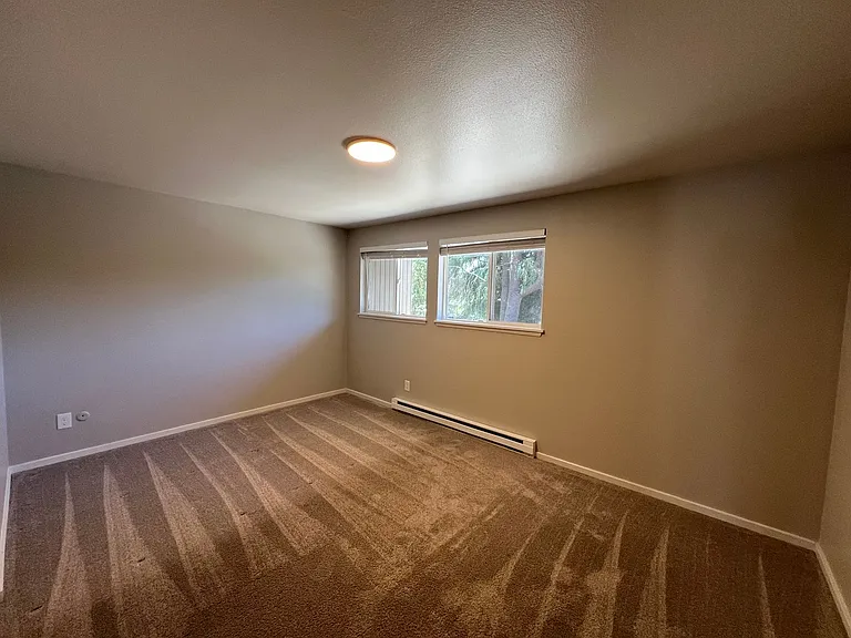 Julee Apartments — Photo 9