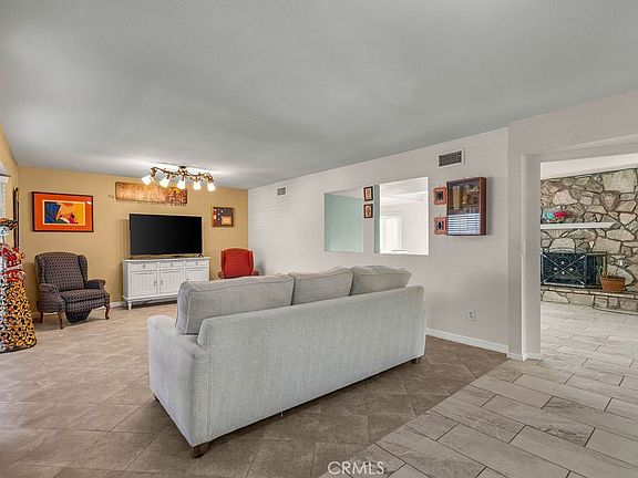 4th image of 5444 Peacock Ln