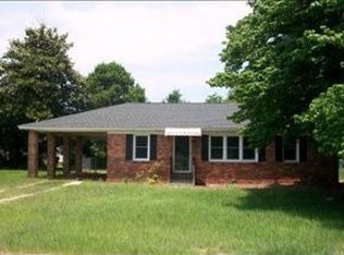 218 N Hampton St, Pinewood, SC 29125