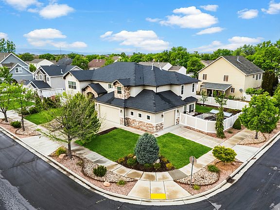 5th image of 758 W 375th St N